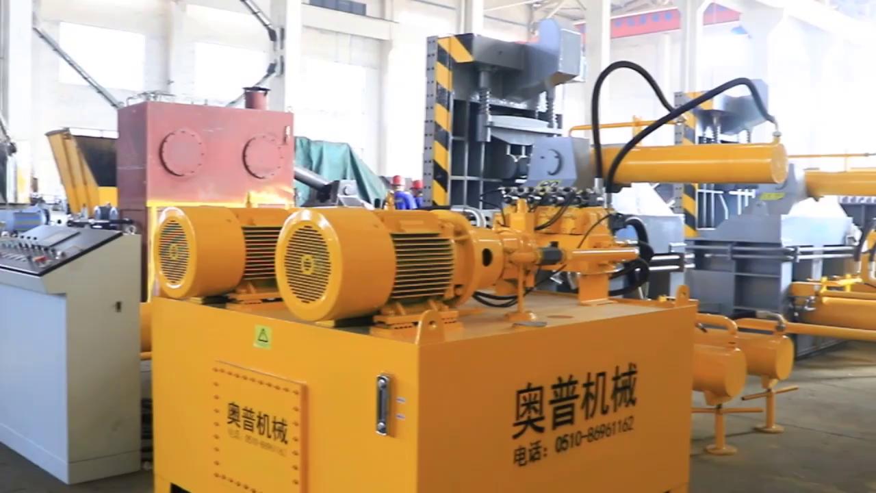 Y81側(cè)推包打包機(jī)在設(shè)備組成上該機(jī)主要以上料鱗板輸送機(jī)、打包機(jī)、出料系統(tǒng)三部分組成。。。